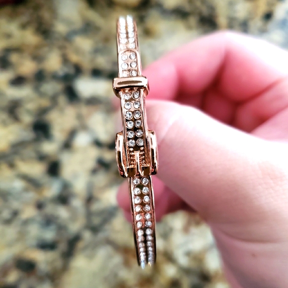 Jewelry - Rose gold crystal buckle bracelet